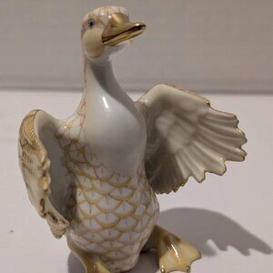 HEREND PORCELAIN HANDPAINTED DUCK FLAPPING WINGS BUTTERSCOTCH FISHNET #15588